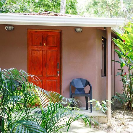 Bambutel Cocles Hotel Puerto Viejo de Talamanca Buitenkant foto