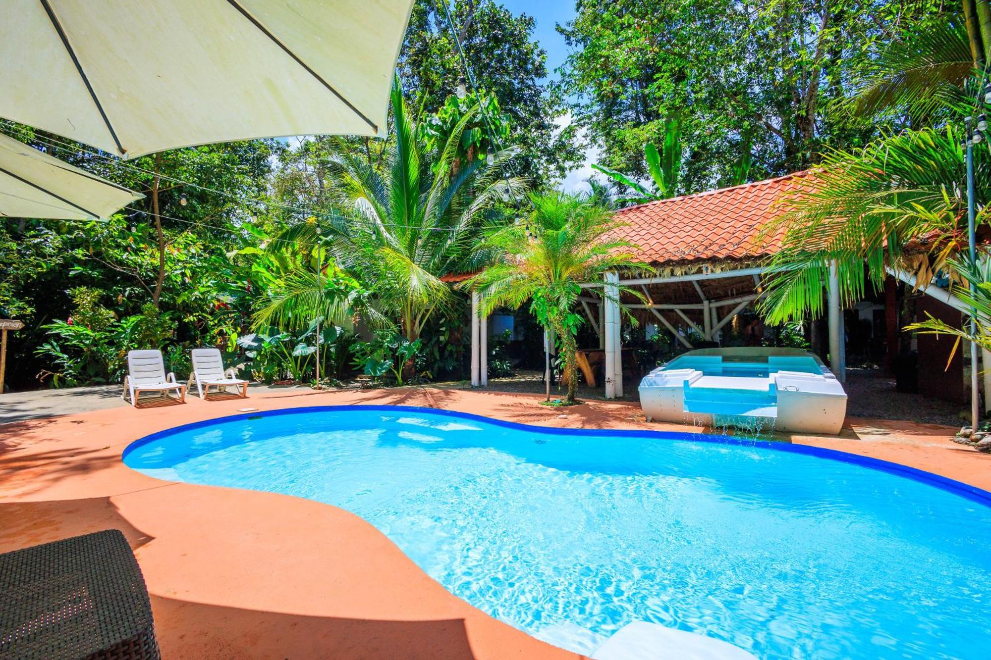 Bambutel Cocles Hotel Puerto Viejo de Talamanca Buitenkant foto