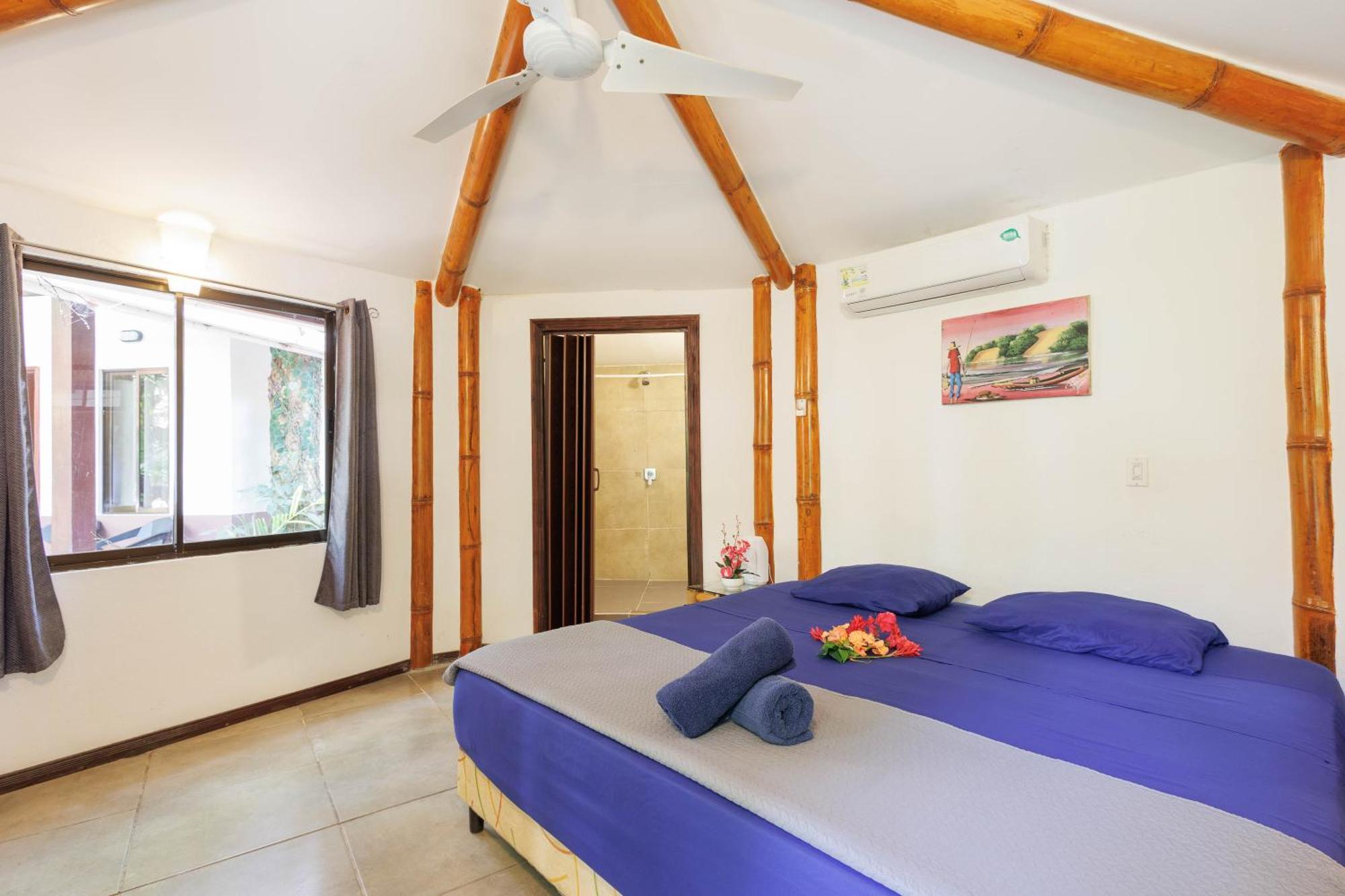 Bambutel Cocles Hotel Puerto Viejo de Talamanca Buitenkant foto