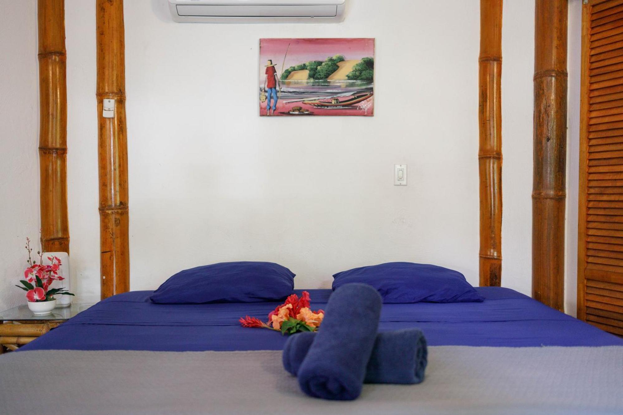 Bambutel Cocles Hotel Puerto Viejo de Talamanca Buitenkant foto