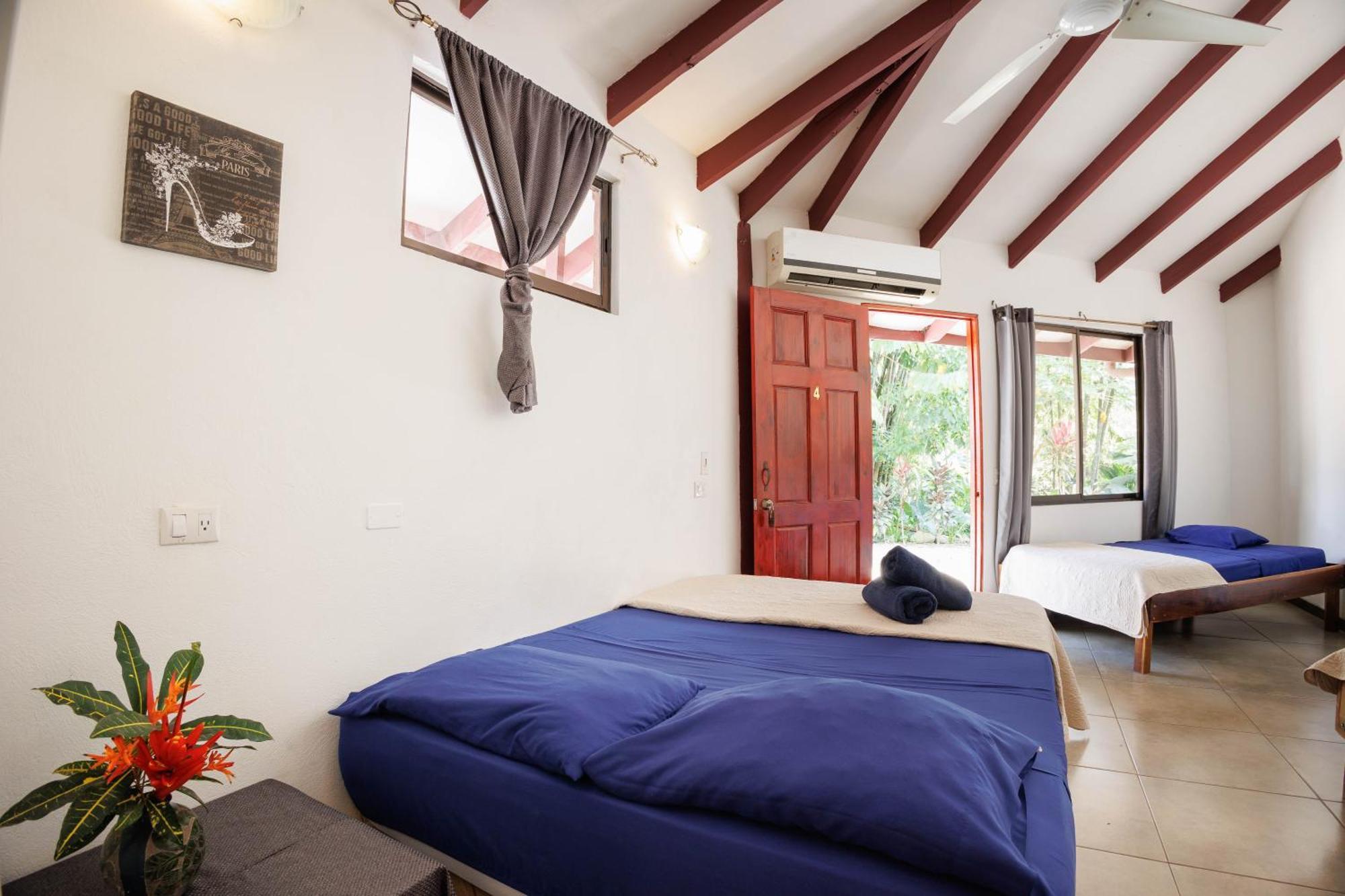Bambutel Cocles Hotel Puerto Viejo de Talamanca Buitenkant foto