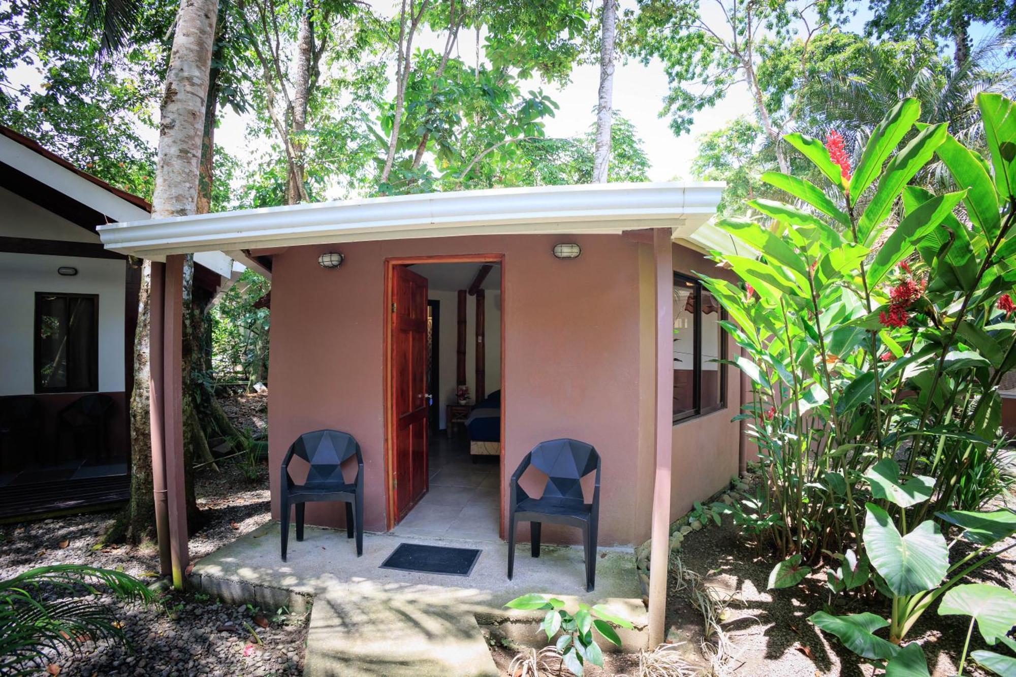 Bambutel Cocles Hotel Puerto Viejo de Talamanca Buitenkant foto