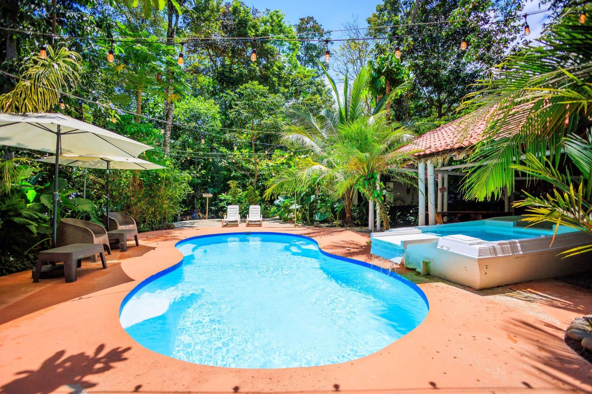 Bambutel Cocles Hotel Puerto Viejo de Talamanca Buitenkant foto