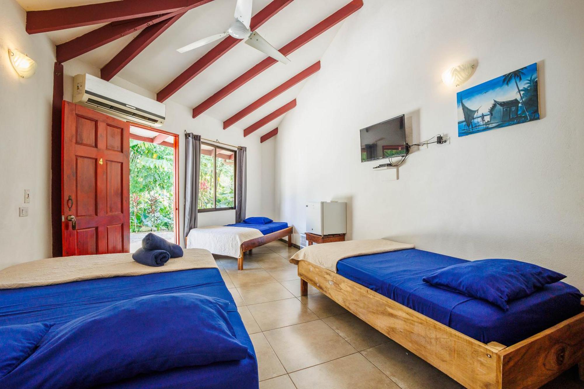 Bambutel Cocles Hotel Puerto Viejo de Talamanca Buitenkant foto