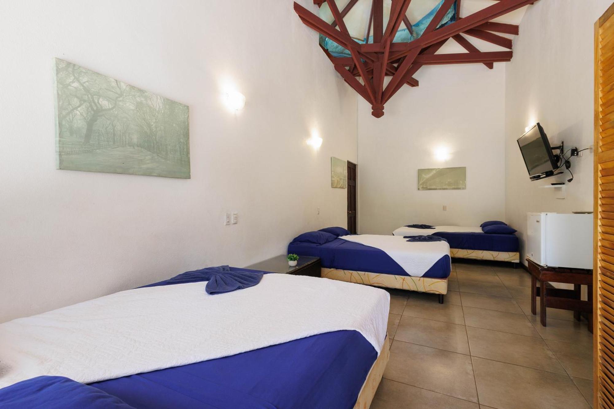 Bambutel Cocles Hotel Puerto Viejo de Talamanca Buitenkant foto