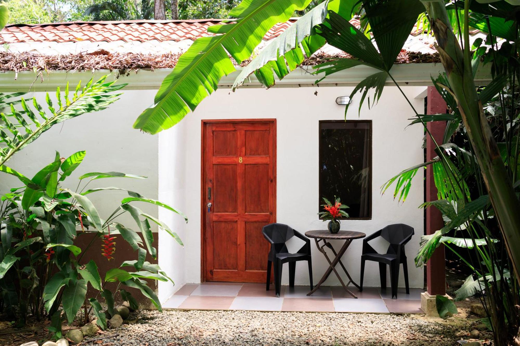 Bambutel Cocles Hotel Puerto Viejo de Talamanca Buitenkant foto