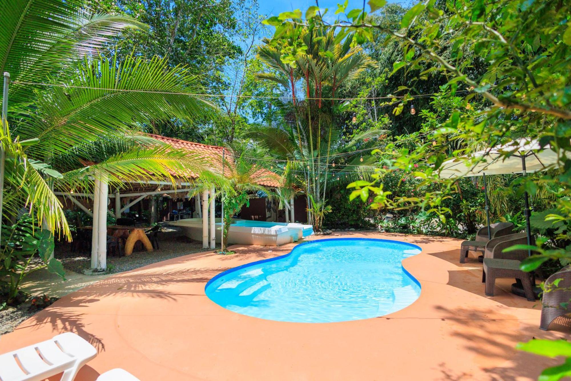 Bambutel Cocles Hotel Puerto Viejo de Talamanca Buitenkant foto